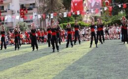 Gençlerin halk oyununa giderek artan ilgisine Efes Selçuk Belediyesi destek oluyor.