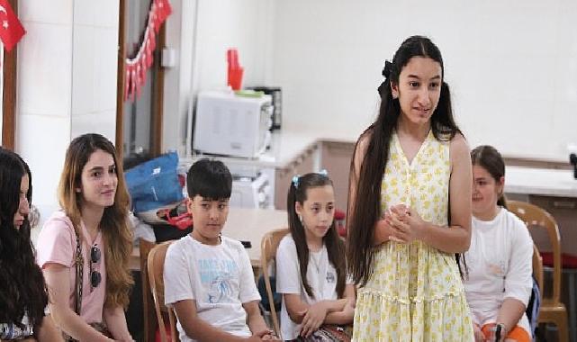 Konaklı çocuklar İngilizceyi eğlenerek öğreniyor